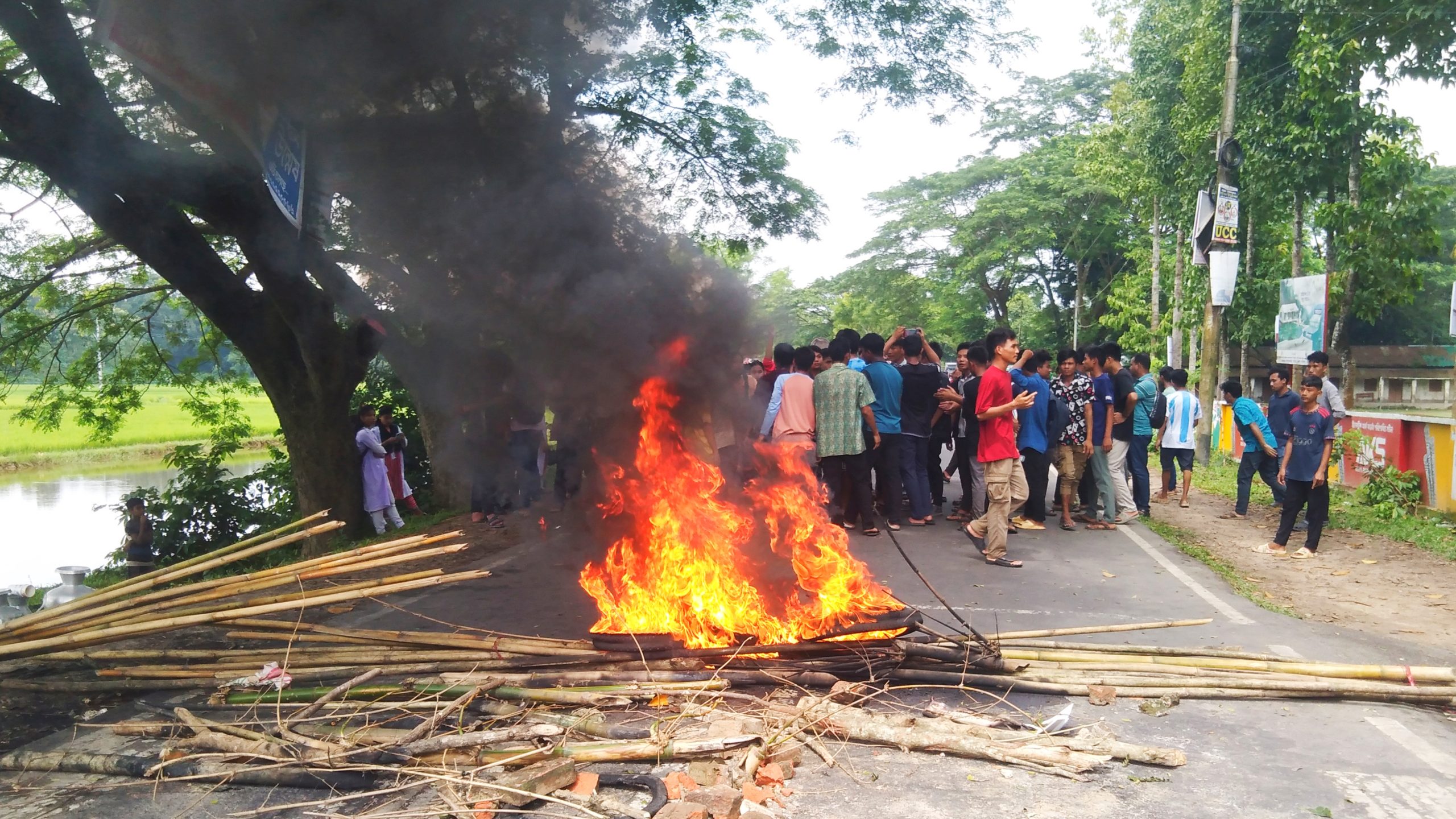 মানিকছড়িতে শেষ দিনের অবরোধ কর্মসূচি চলছে