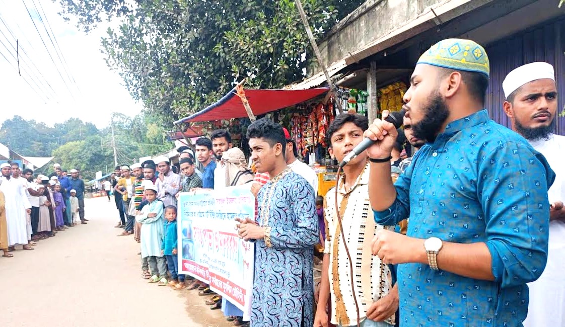 ইসকন কর্তৃক আইনজীবী হত্যা ও মসজিদে হামলার প্রতিবাদে মানিকছড়িতে পথসভা ও মানববন্ধন