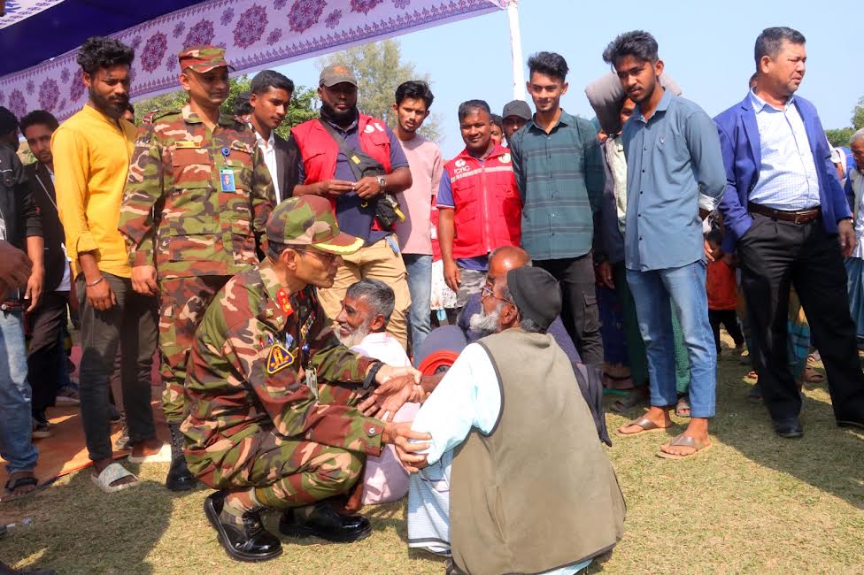 শীতার্তদের মাঝে শীতবস্ত্র বিতরণ করেছে খাগড়াছড়ি সেনা রিজিয়ন