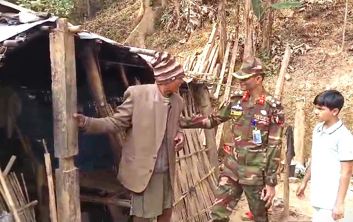 খাগড়াছড়ি সেনাবাহিনীর গৃহ ও ভূমিহীন পরিবারকে নতুন ঘর দেওয়ার প্রতিশ্রুতি