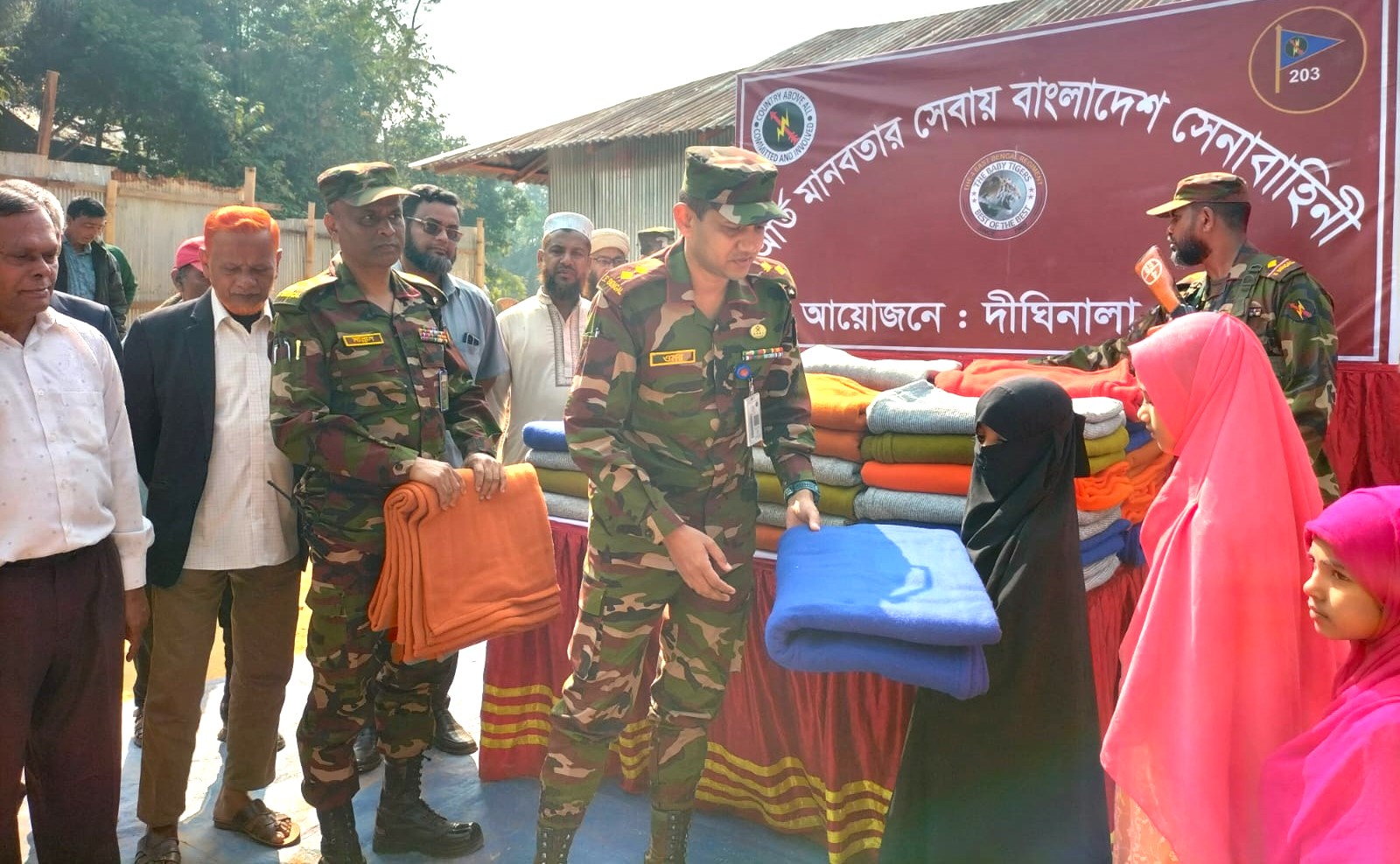 দীঘিনালায় এতিমদের মাঝে শীতবস্ত্র বিতরণ