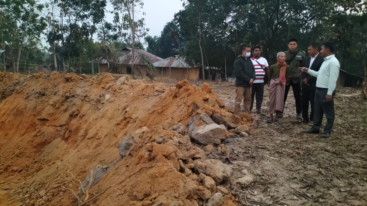 দীঘিনালায় রাতে আধাঁরে পাহাড় কাটার অভিযোগে ৫০হাজার টাকা জরিমানা