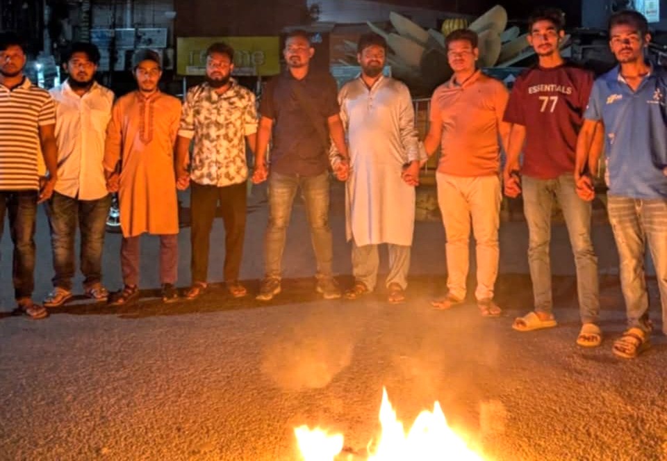 সাবেক ভিপি নুরের ওপর হামলার প্রতিবাদে খাগড়াছড়িতে মশাল মিছিল