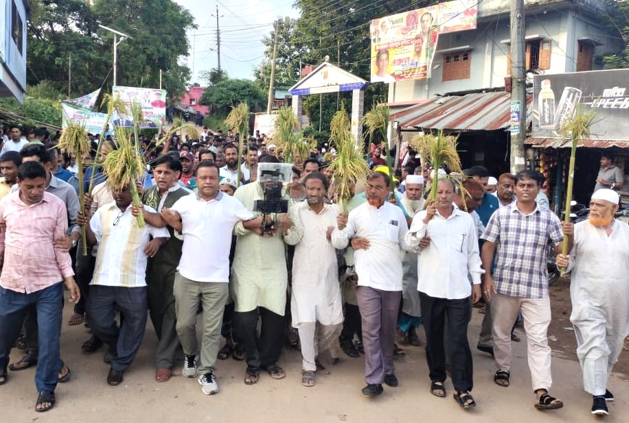 বিএনপির ৩১ দফা বাস্তবায়নে মাটিরাঙ্গায় লিফলেট বিতরণ ও গণসংযোগ