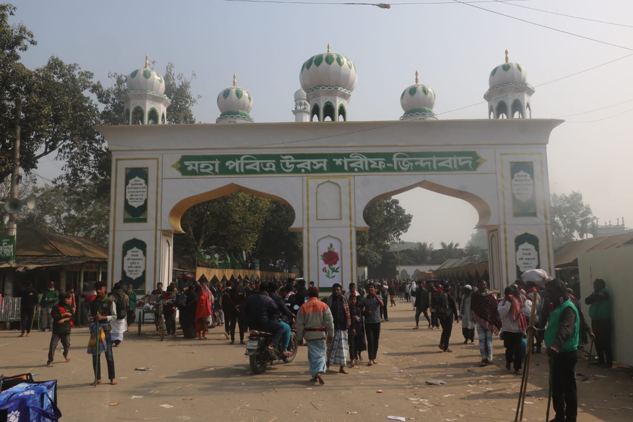 লাখো ভক্তের সমাগমে আটরশিতে শুরু বিশ্ব উরস শরীফ ২০২৬