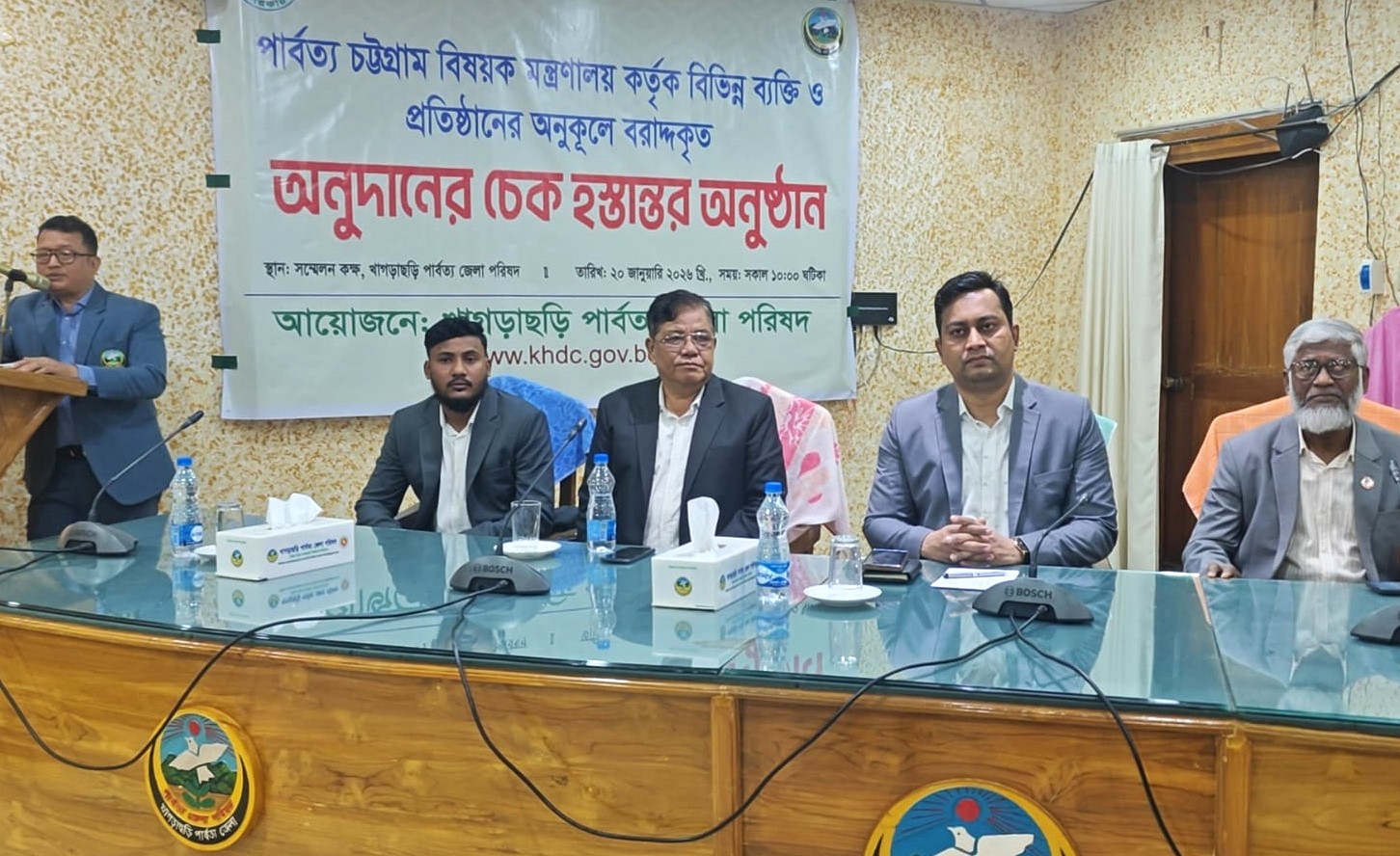 খাগড়াছড়িতে পার্বত্য চট্টগ্রাম মন্ত্রণালয়ের অনুদানের চেক বিতরণ