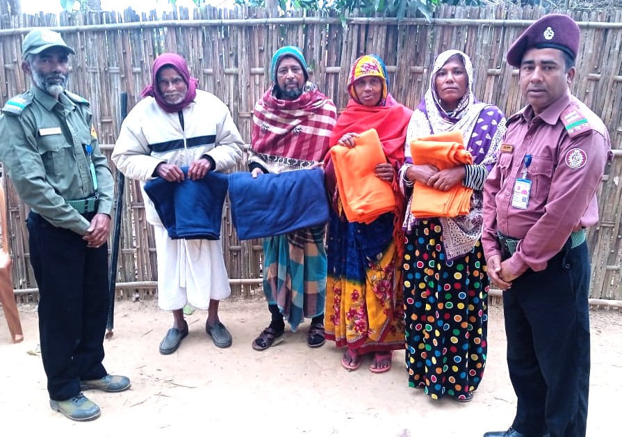 আনসার-ভিডিপির উদ্যোগে কম্বল বিতরণ