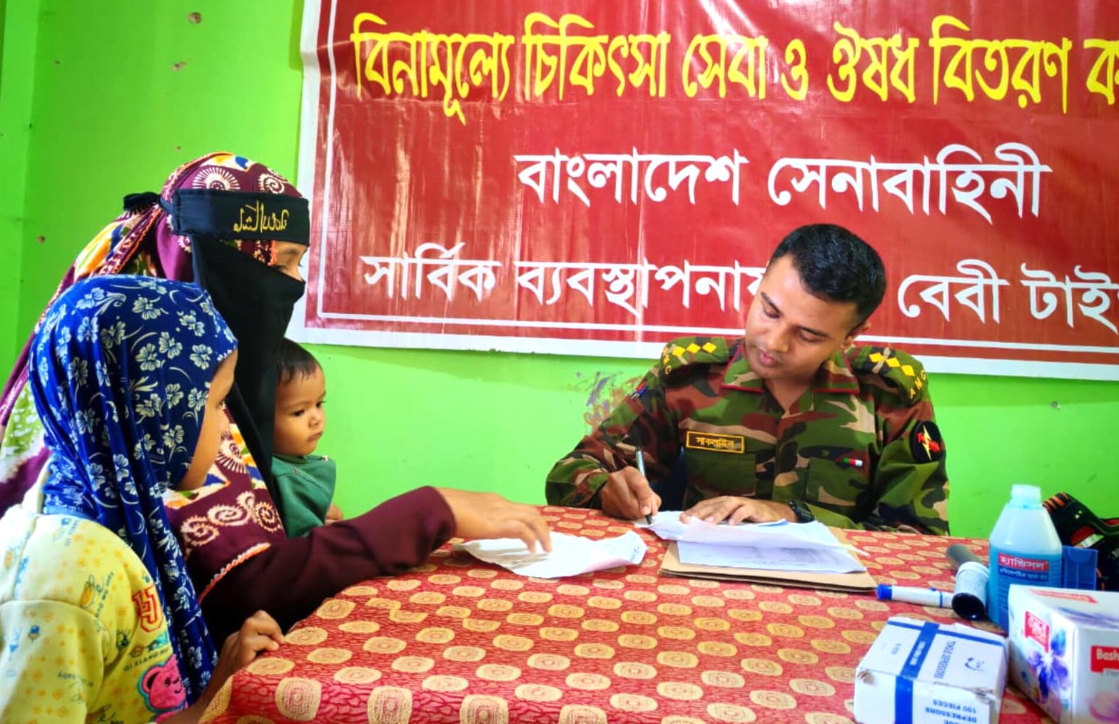 দীঘিনালায় অস্বচ্ছল ও দরিদ্র মানুষের জন্য সেনাবাহিনীর বিনামূল্যে চিকিৎসা সেবা