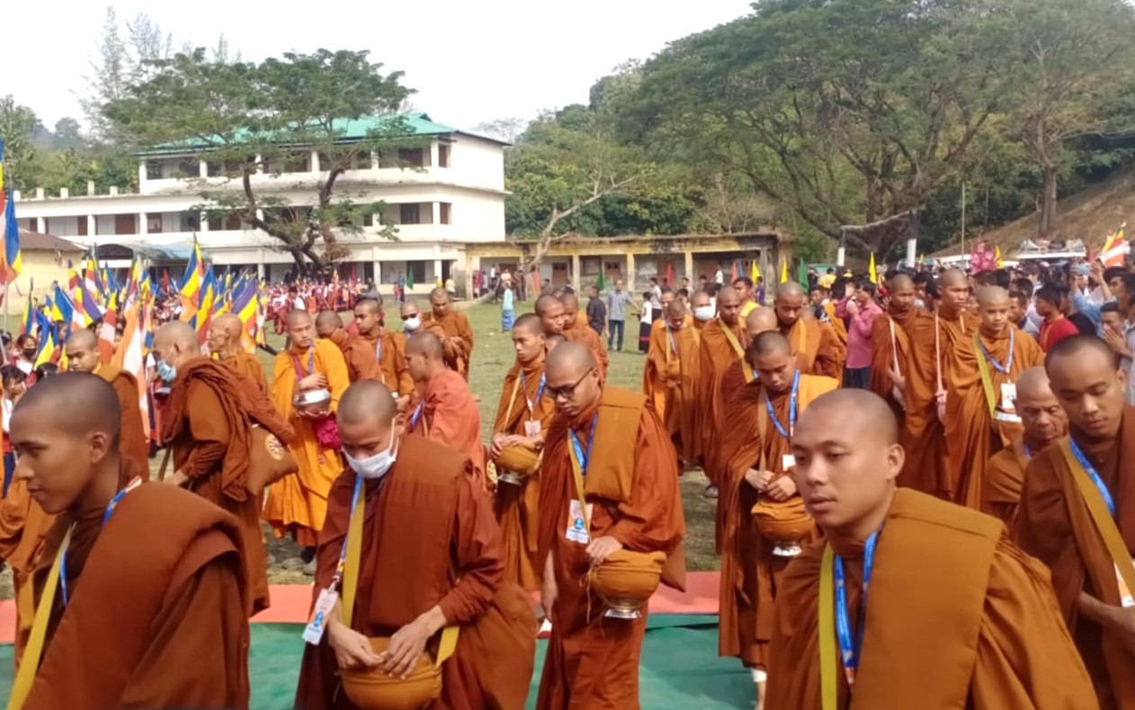 মহালছড়ি কলেজ মাঠে দুই শতাধিক ভিক্ষুর শান্তির ধর্মযাত্রা ও দানঅনুষ্ঠান