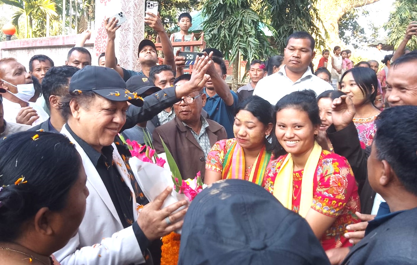 মহালছড়িতে চার ইউনিয়নে দিনভর গণসংযোগ ও ধানের শীষের প্রচারণায় ওয়াদুদ ভুঁইয়া