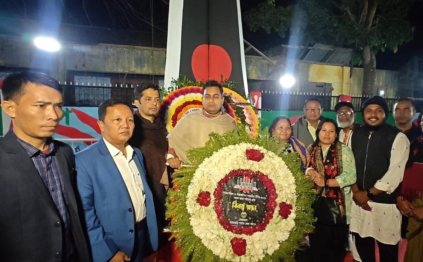 ভাষা শহীদদের প্রতি শ্রদ্ধা নিবেদনে খাগড়াছড়ি শহীদ মিনারে মানুষের ঢল