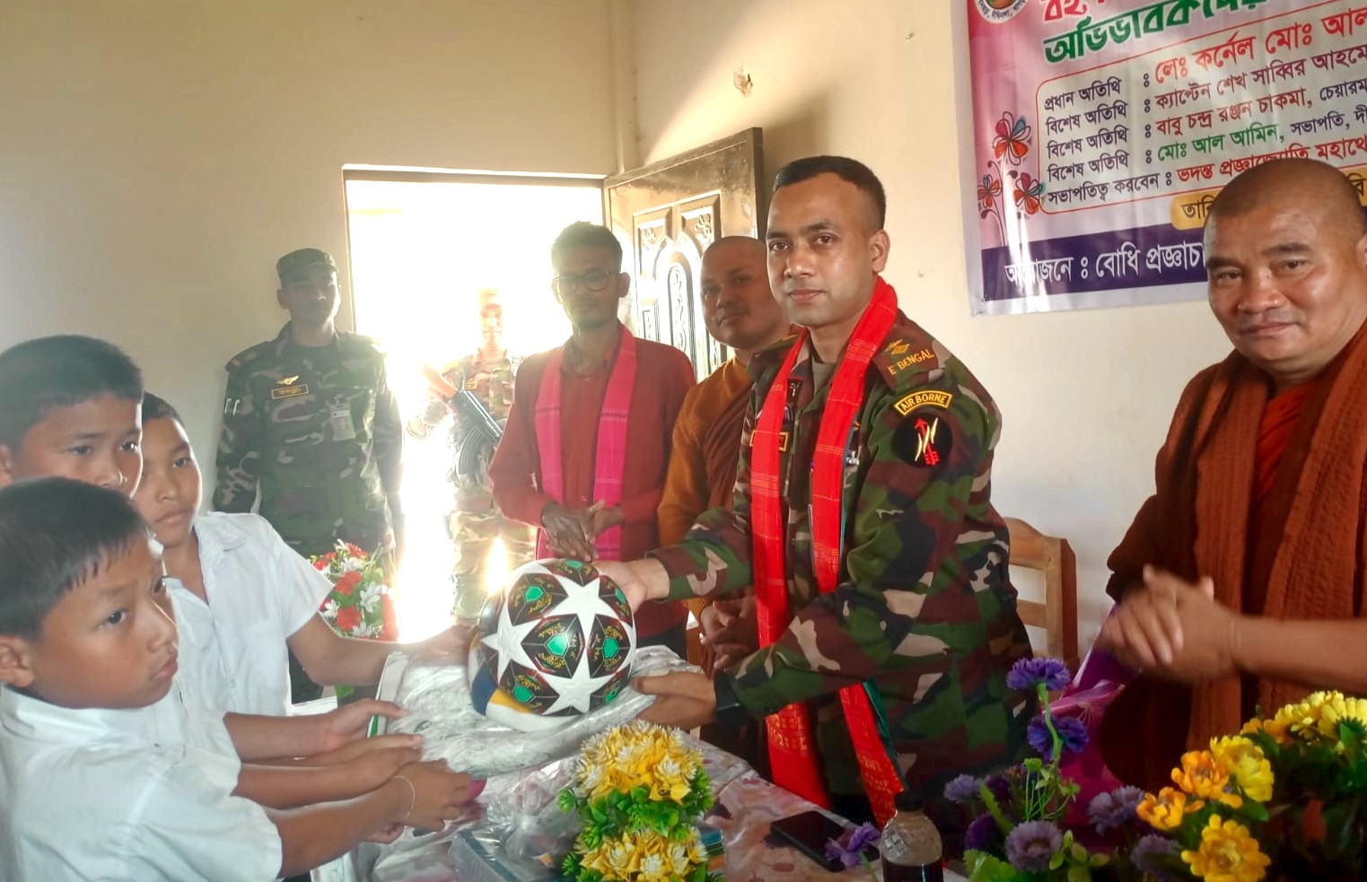 দীঘিনালায় বোধি প্রজ্ঞাচারিয়া উচ্চ বিদ্যালয়ে শিক্ষার্থীদের মাঝে শিক্ষা ও ক্রীড়া সামগ্রী বিতরণ