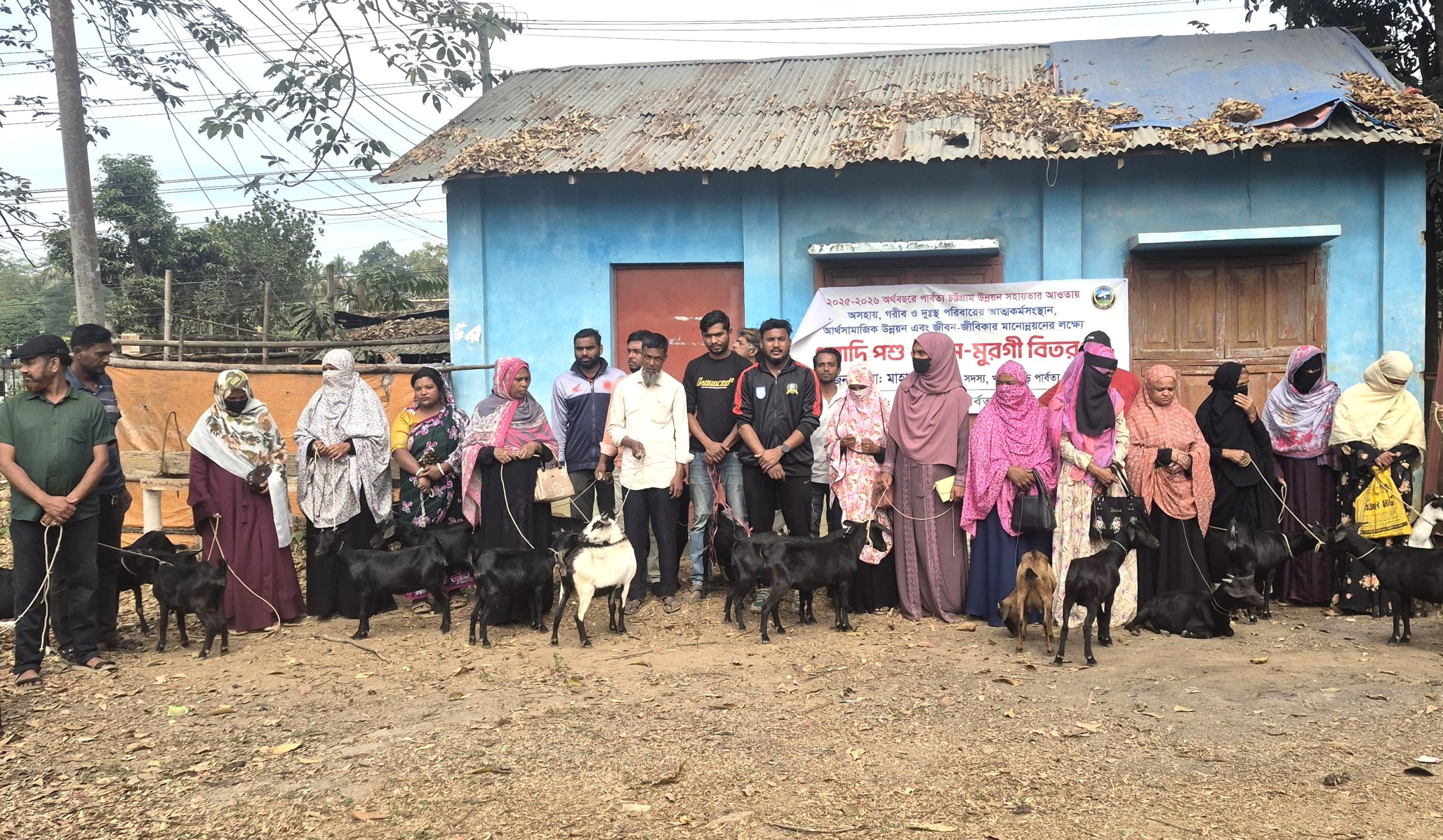 খাগড়াছড়িতে ৭৩ দরিদ্র পরিবার পেল গবাদিপশু ও হাঁস-মুরগি