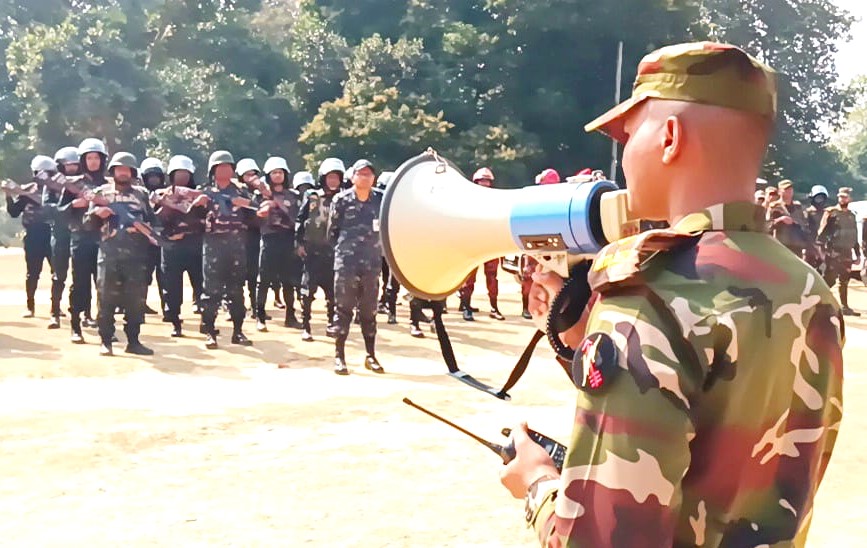 ভোটকেন্দ্র দখল ও সহিংসতা ঠেকাতে মাটিরাঙ্গায় যৌথ বাহিনীর নির্বাচনী মহড়া
