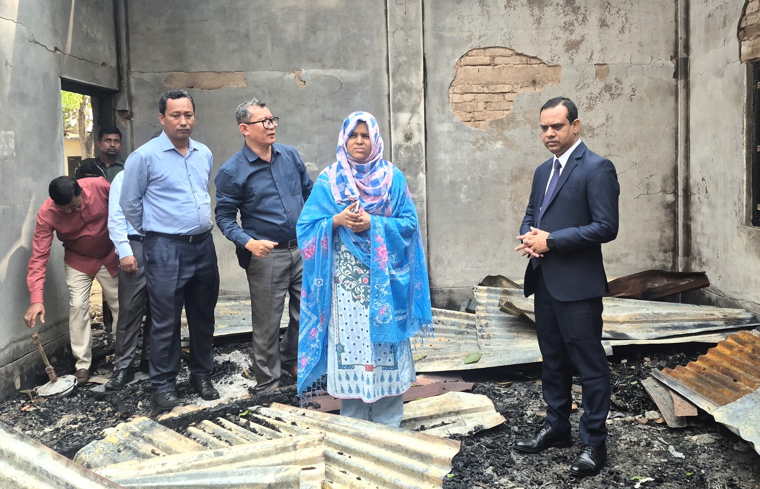 পেরাছড়া উচ্চ বিদ্যালয়ে অগ্নিকাণ্ড  পরিদর্শনে প্রশাসন