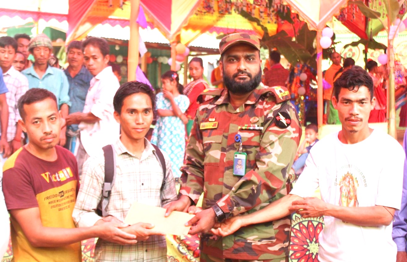   ধর্মীয় অনুষ্ঠানে অর্থ সহায়তা ও নিরাপত্তা নিশ্চিতে সিন্দুকছড়ি জোনের উদ্যোগ