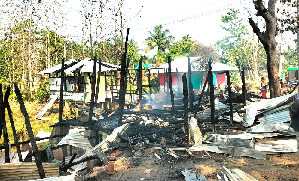 দীঘিনালায় অগ্নিকাণ্ডে ৯ দোকান পুড়ে ছাই