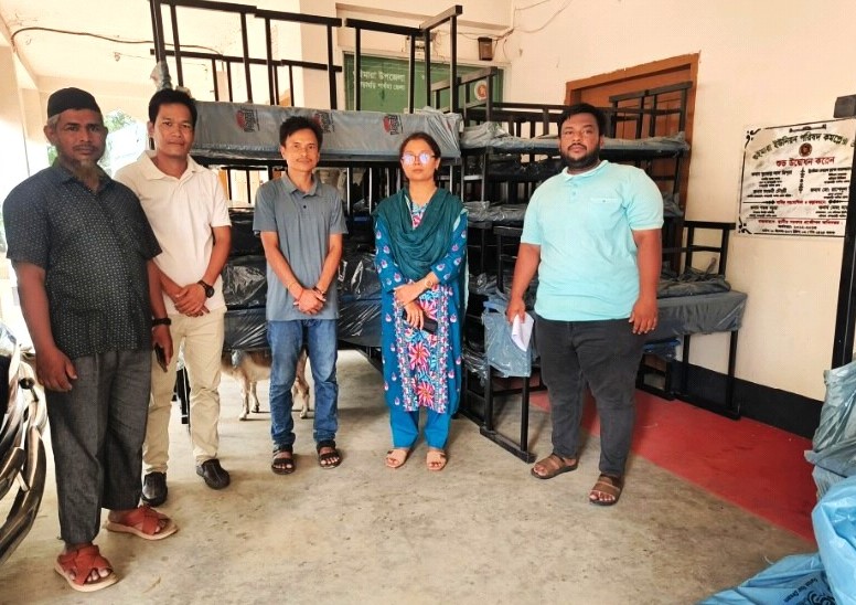 গুইমারায় তিন বিদ্যালয়ে আসবাবপত্র বিতরণ