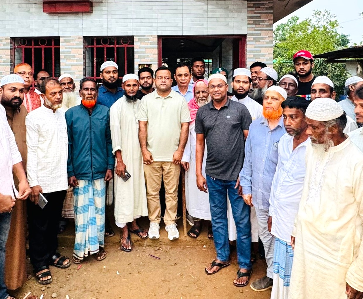 মাটিরাঙ্গায় মসজিদের ওজুখানায় টাইলস স্থাপন