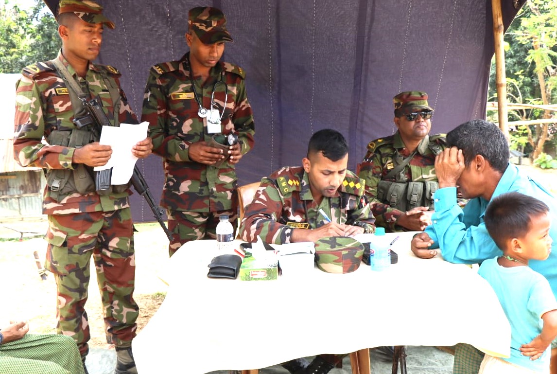 খাগড়াছড়িতে সেনাবাহিনীর ফ্রি মেডিকেল ক্যাম্পে ৫ শতাধিক মানুষের চিকিৎসা