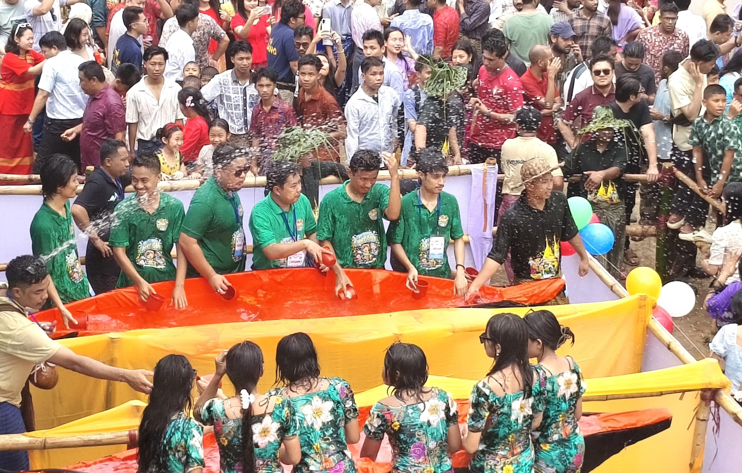 বর্ণিল সাংগ্রাই জলকেলিতে মাতোয়ারা খাগড়াছড়ির মারমা সম্প্রদায়