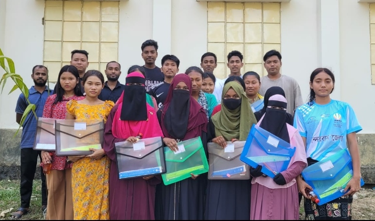 নববর্ষের সূচনায় শিক্ষার্থীদের মাঝে শিক্ষা সামগ্রী বিতরণ করল সিএইচটি সম্প্রীতি জোট