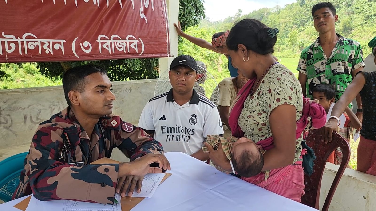 পানছড়ির দুর্গম পাহাড়ে ৩ বিজিবির চিকিৎসাসেবা প্রদান